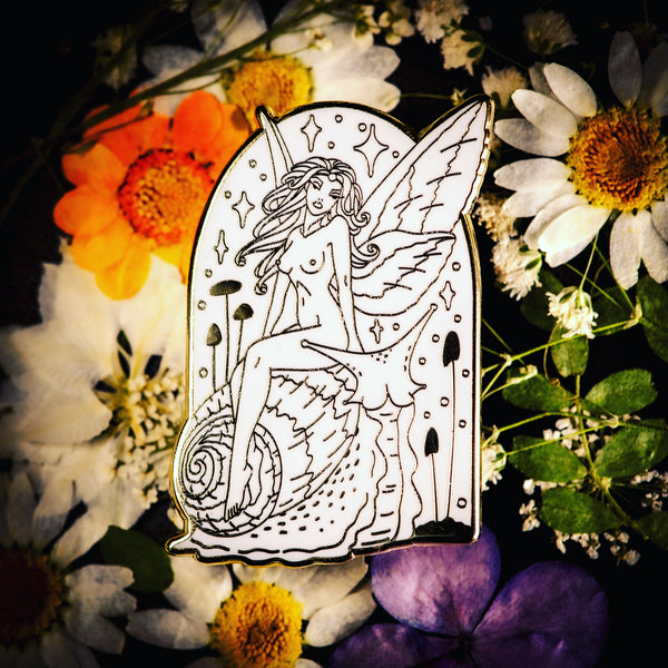 Rose & Darla Pin - Whiteout